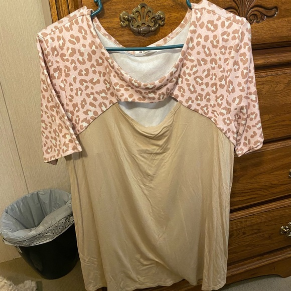 Boutique cheetah top - Picture 1 of 2